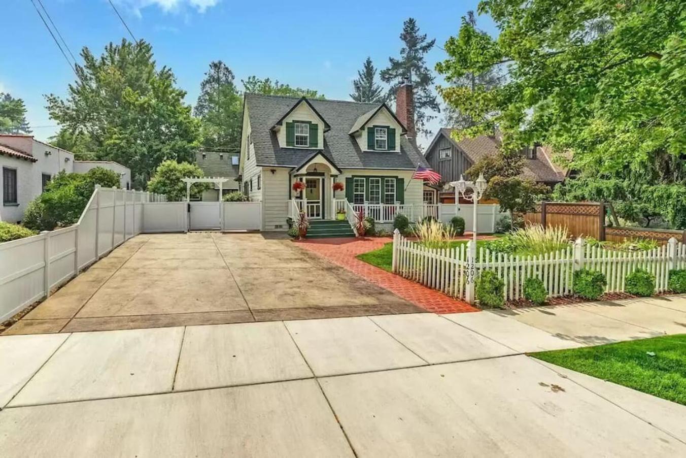 1930S Queen Anne Historic Downtown Retreat Medford Exterior photo